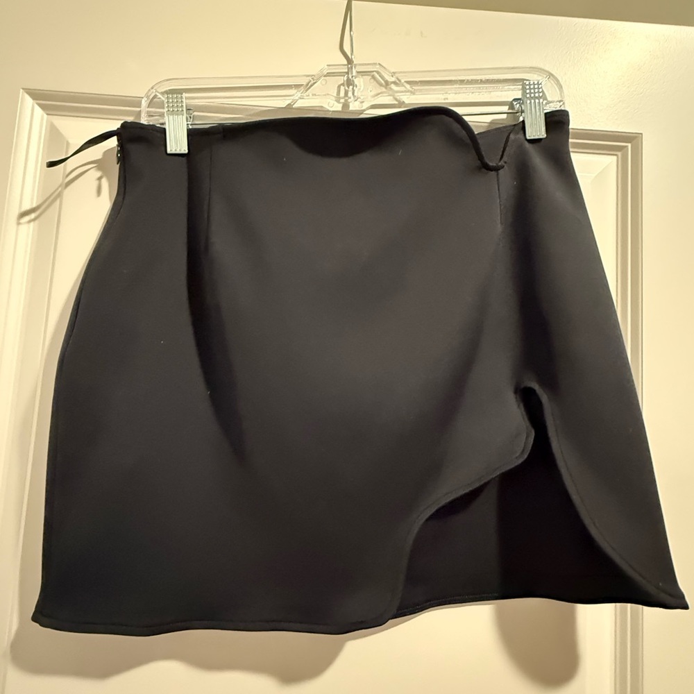 Chic Black Mini Skirt for Women